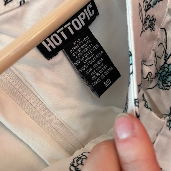 Vintage Style Dress, Skull and Roses - Picture 6 of 9